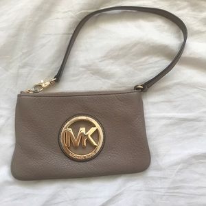 MICHAEL KORS Wristlet
